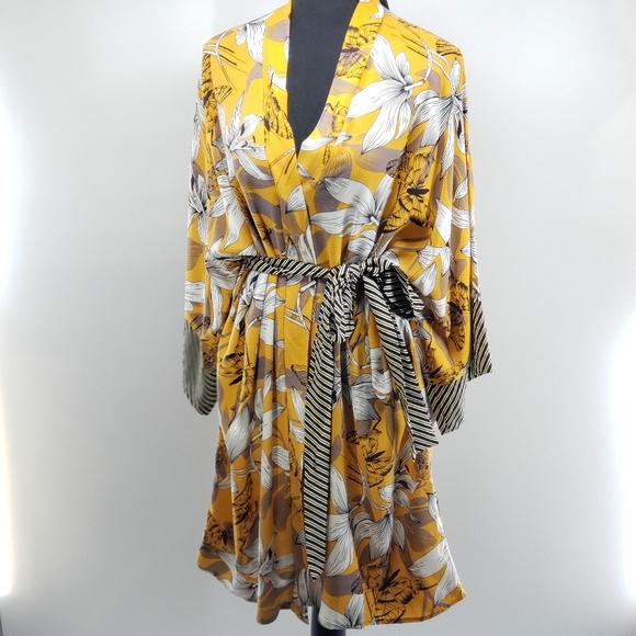 Dress Forum. Mixed Media Floral Striped Kimono - Picture 7 of 14